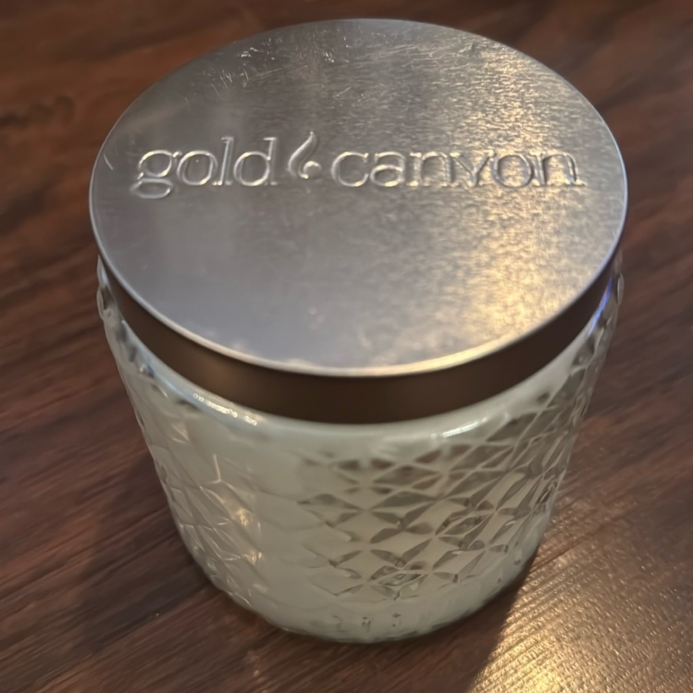 Gold Canyon Textured White Candle with Silver Lid Scented Peppermint Leaf